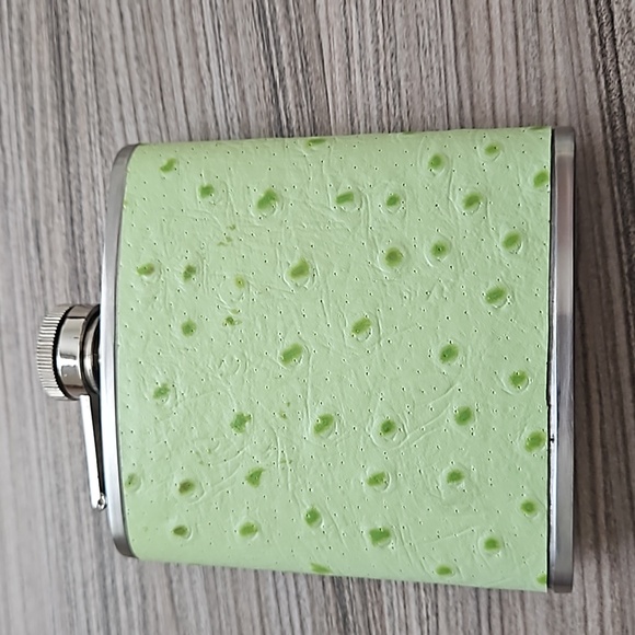 NBU Set of 2 Stainless Steel 4oz and 6oz Flasks - Picture 3 of 7